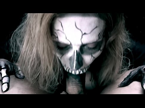 ❤️ Dämonenmädchen lutscht Schwanz mit ihrem schwarzen Mund und schluckt Sperma. ️ Porno bei de.pornpicslove.ru ❌